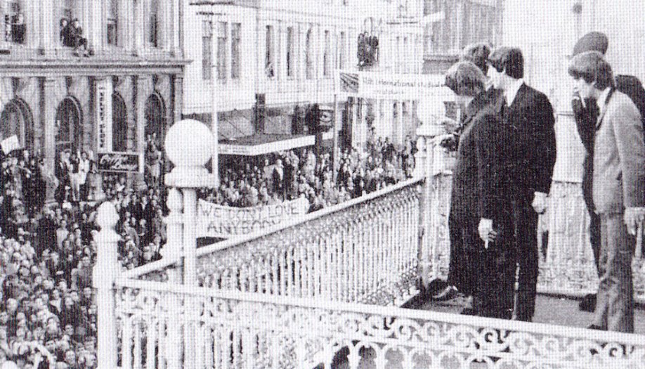 Crowds of people swell Worcester Street in June 1964 to see the Beatles standing of the balcony of Clarendon Hotel. Image Source: http://thegilly.tumblr.com
